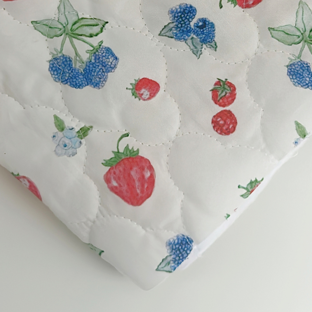 【即納】yogurt berry quilting / イチゴ / キルティング［QU025］