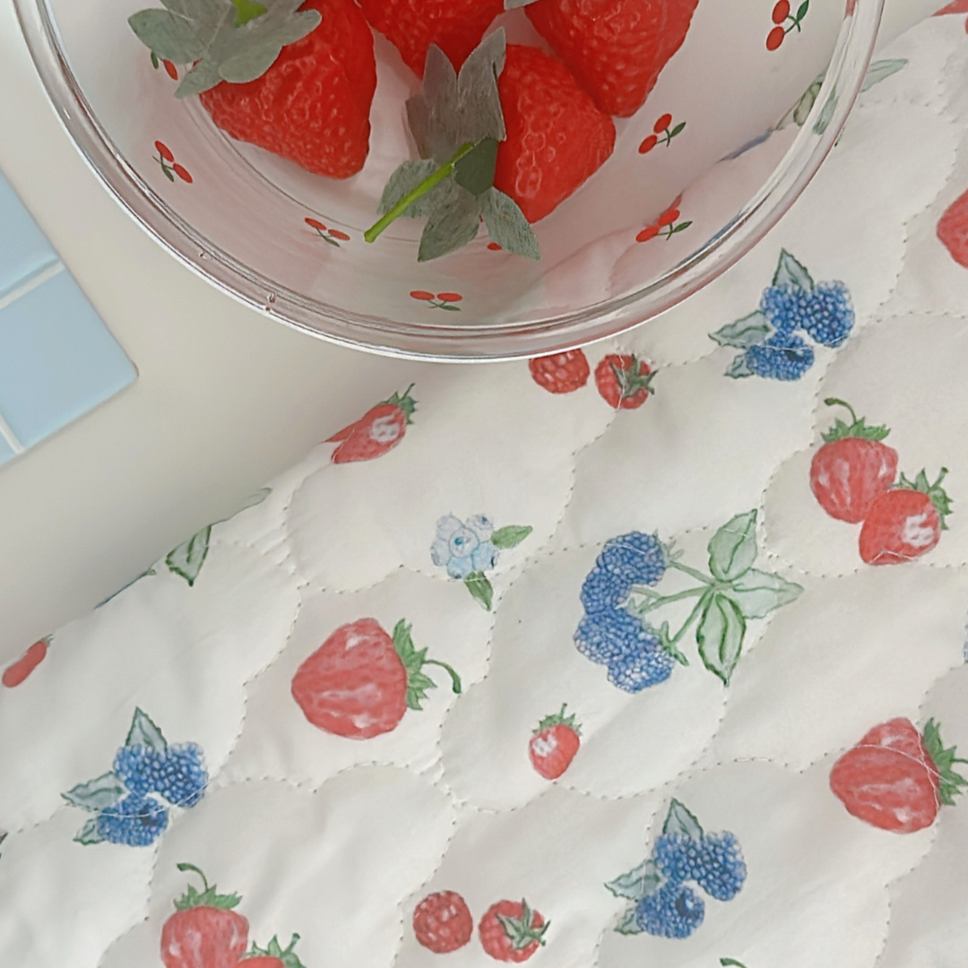 【即納】yogurt berry quilting / イチゴ / キルティング［QU025］