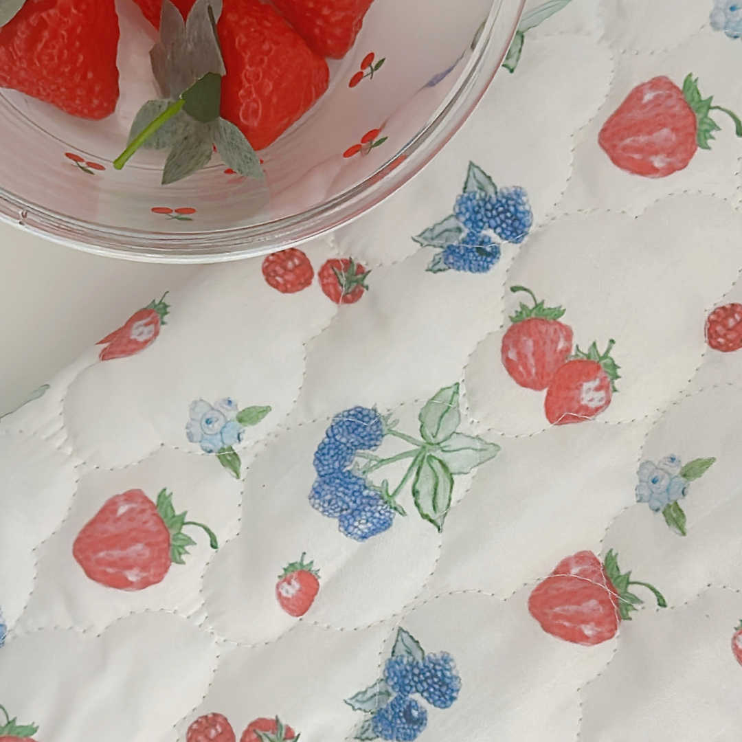 【即納】yogurt berry quilting / イチゴ / キルティング［QU025］