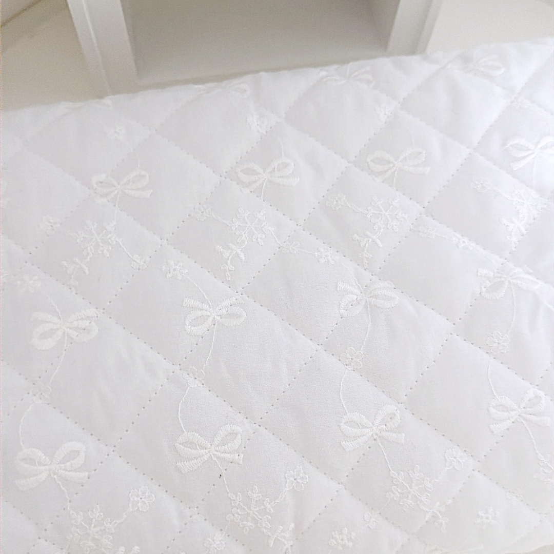 【新作SALE中】pure white ribbon quilting  / リボン / 刺繍 / キルティング［QU046］