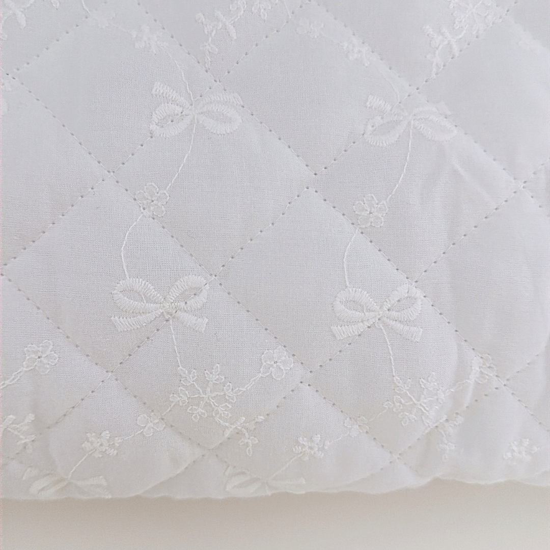 【新作SALE中】pure white ribbon quilting  / リボン / 刺繍 / キルティング［QU046］