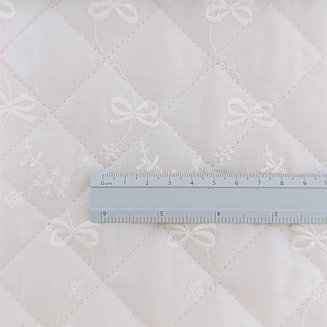 【新作SALE中】pure white ribbon quilting  / リボン / 刺繍 / キルティング［QU046］