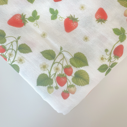 【即納】strawberry in the forest garze / いちご / ガーゼ / コットン［CO036］