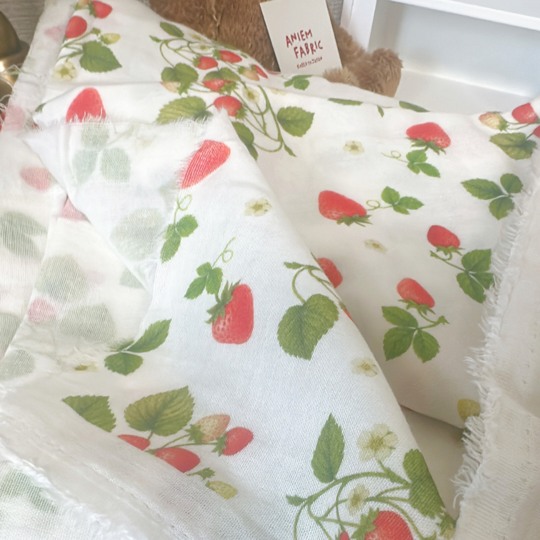 【即納】strawberry in the forest garze / いちご / ガーゼ / コットン［CO036］