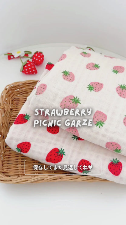 【🐰🫧新作SALE🧴🧸】strawberry picnic garze / チェック / いちご / ガーゼ / コットン［CO080］